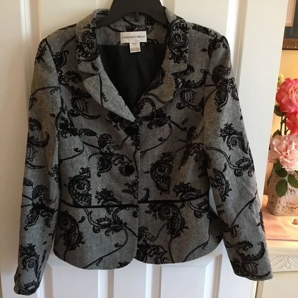 NWOT. Jones New York Women’s Black Embossed Poly/Wool Jacket. Size See measurent